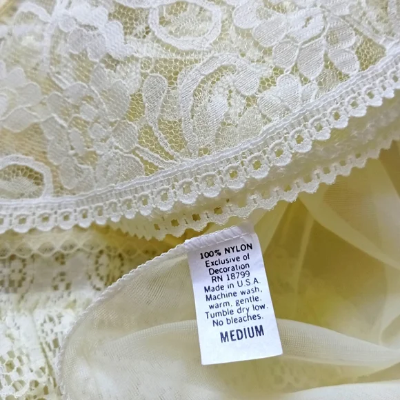 BUTTERY YELLOW, VTG BERNETTE NYLON, LONG PEIGNOIR SET! SZ MED